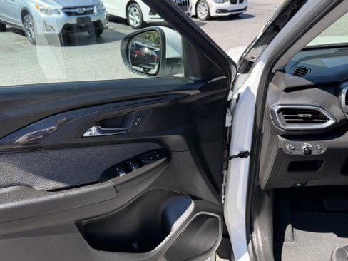 Used 2021 Chevrolet TrailBlazer LT w/ Premium Seating Package FWD image 10