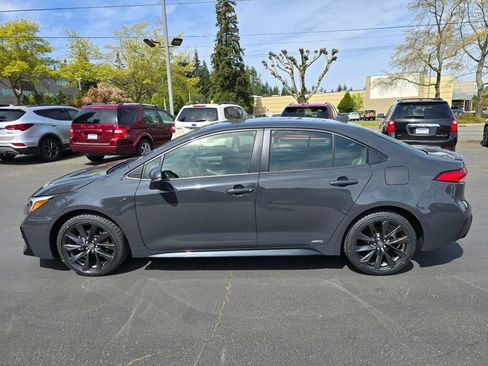 Used 2025 Toyota Corolla SE AWD/4WD image 16