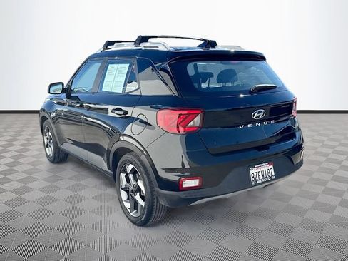 Used 2022 Hyundai Venue SEL FWD image 5