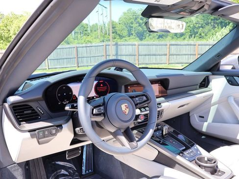 Certified 2025 Porsche 911 Carrera RWD image 4