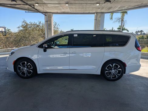 New 2026 Chrysler Pacifica Pinnacle w/ Trailer Tow Group image 8