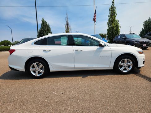 Used 2024 Chevrolet Malibu LT FWD image 2