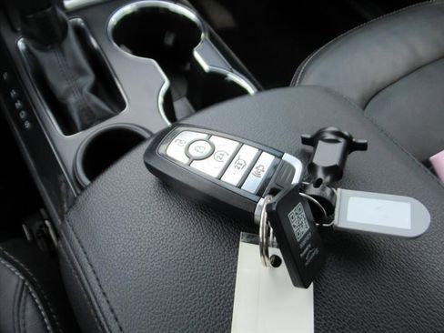 Used 2019 Ford Explorer Limited w/ Class III Trailer Tow Package image 36