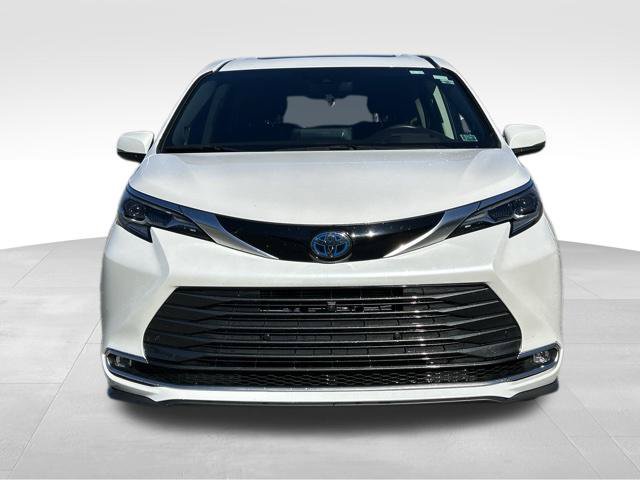 Used 2024 Toyota Sienna Platinum AWD/4WD image 8