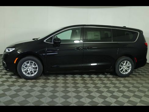 New 2026 Chrysler Pacifica Select FWD image 12