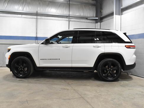 Used 2024 Jeep Grand Cherokee Limited w/ Luxury Tech Group II AWD/4WD image 27