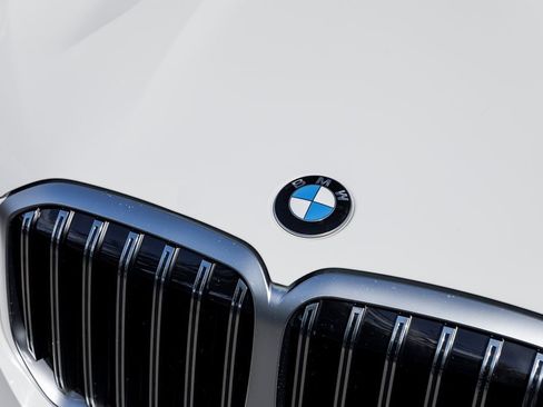 Used 2025 BMW X7 xDrive40i image 9