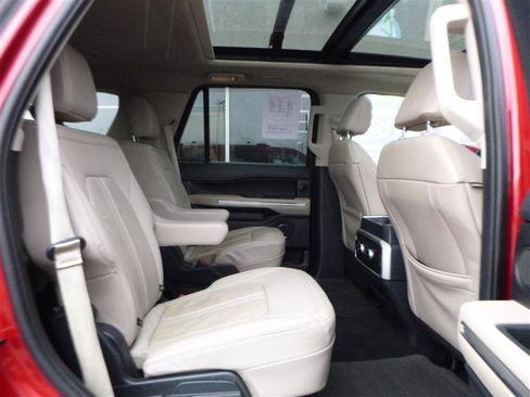 Used 2022 Ford Expedition Limited image 9