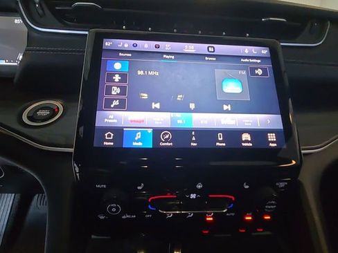 Used 2022 Jeep Grand Cherokee L Limited RWD image 16