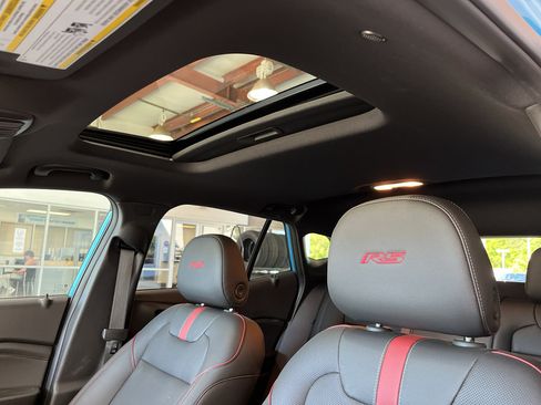 Used 2025 Chevrolet Trax RS w/ Sunroof Package FWD image 24