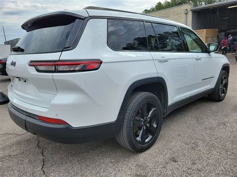 Used 2023 Jeep Grand Cherokee L Laredo image 6