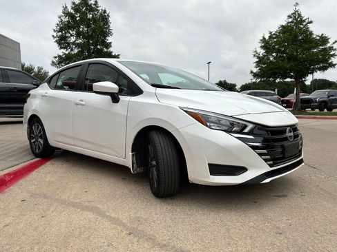 Used 2025 Nissan Versa SV w/ Trunk Package FWD image 4