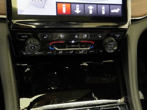 New 2025 Jeep Grand Cherokee Summit w/ Obsidian Package image 24