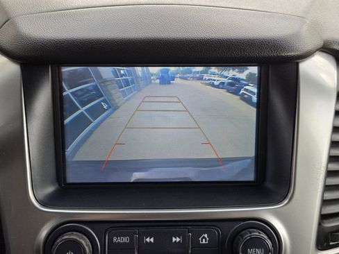 Used 2018 Chevrolet Suburban LS RWD image 12