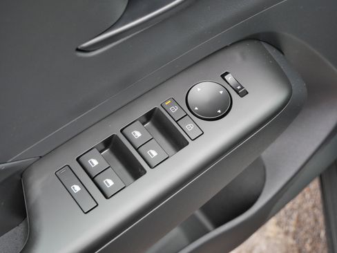 Certified 2025 Hyundai Kona SEL image 19