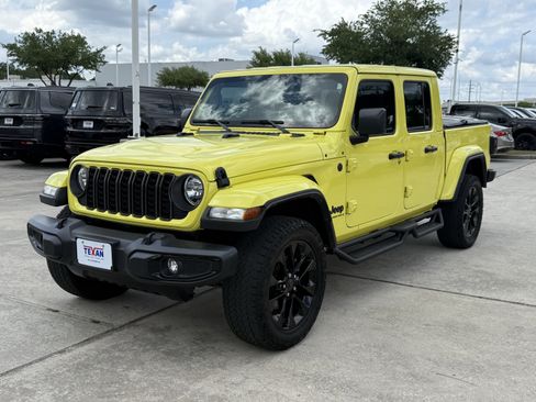 Used 2024 Jeep Gladiator Sport AWD/4WD image 10