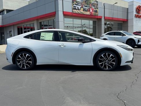 New 2026 Toyota Prius Plug-In Hybrid FWD image 12