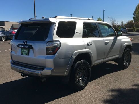 Used 2018 Toyota 4Runner TRD Off-Road w/ TRD Performance Package AWD/4WD image 7