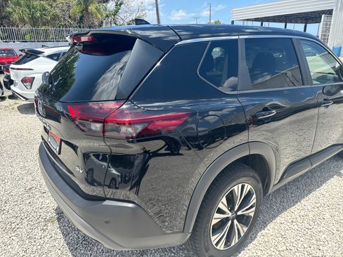 Used 2023 Nissan Rogue SV FWD image 5