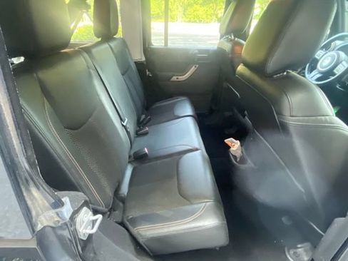 Used 2017 Jeep Wrangler Unlimited Sahara AWD/4WD image 6