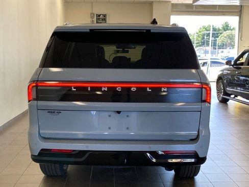 New 2025 Lincoln Navigator Reserve image 6
