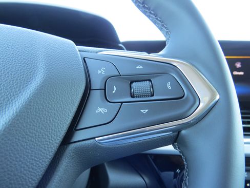 New 2026 Chevrolet Trax LT w/ Sunroof Package image 17