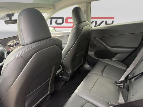 Used 2025 Tesla Model Y Long Range RWD image 16