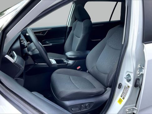 Used 2024 Toyota RAV4 XLE w/ Convenience Package FWD image 8
