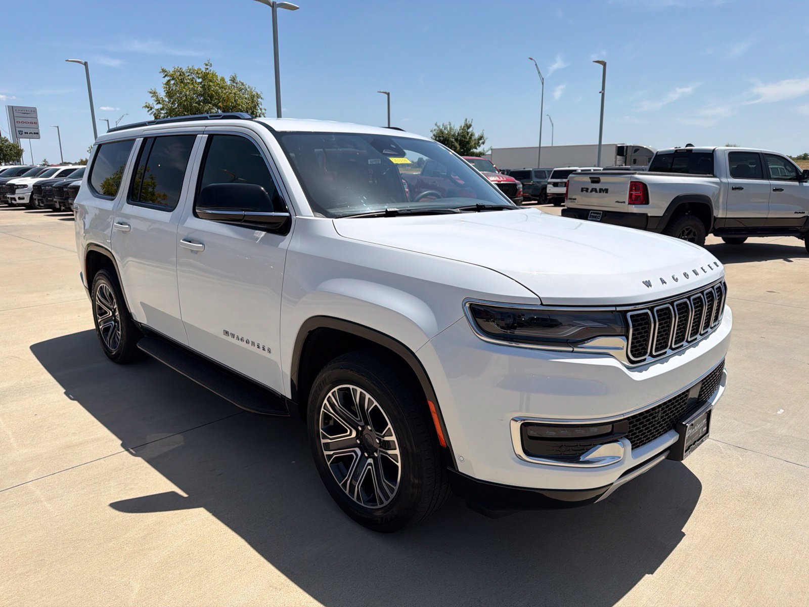 Used 2024 Jeep Wagoneer Series II w/ Flexible Seating Group RWD image 7