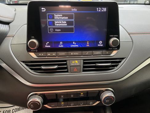 Used 2022 Nissan Altima 2.5 SR image 38