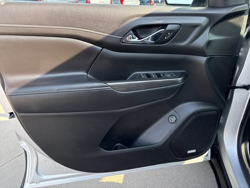 Used 2019 GMC Acadia SLT FWD image 21
