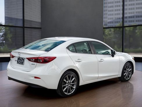 Used 2018 MAZDA MAZDA3 Grand Touring image 12