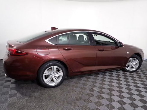 Used 2018 Buick Regal Preferred w/ Sights and Sounds Package FWD image 16
