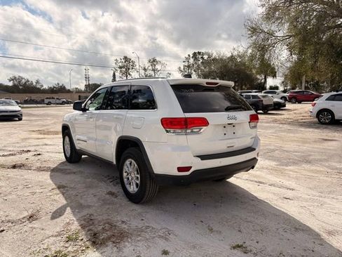Used 2019 Jeep Grand Cherokee Laredo image 3