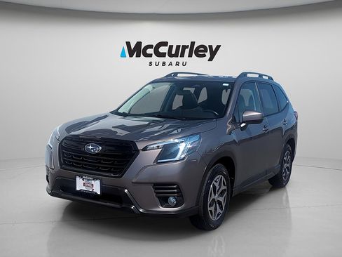 Certified 2023 Subaru Forester Premium AWD/4WD image 1