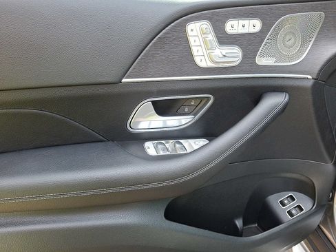Used 2025 Mercedes-Benz GLE 450e 4MATIC image 9