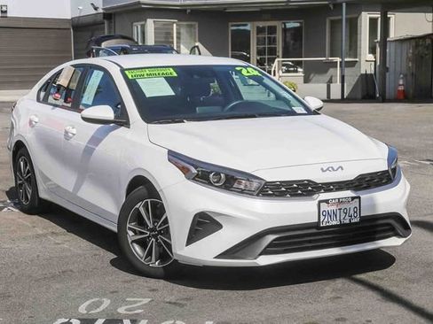 Used 2024 Kia Forte LXS image 2