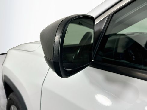 Used 2022 Jeep Compass Latitude w/ Sun and Sound Group FWD image 16