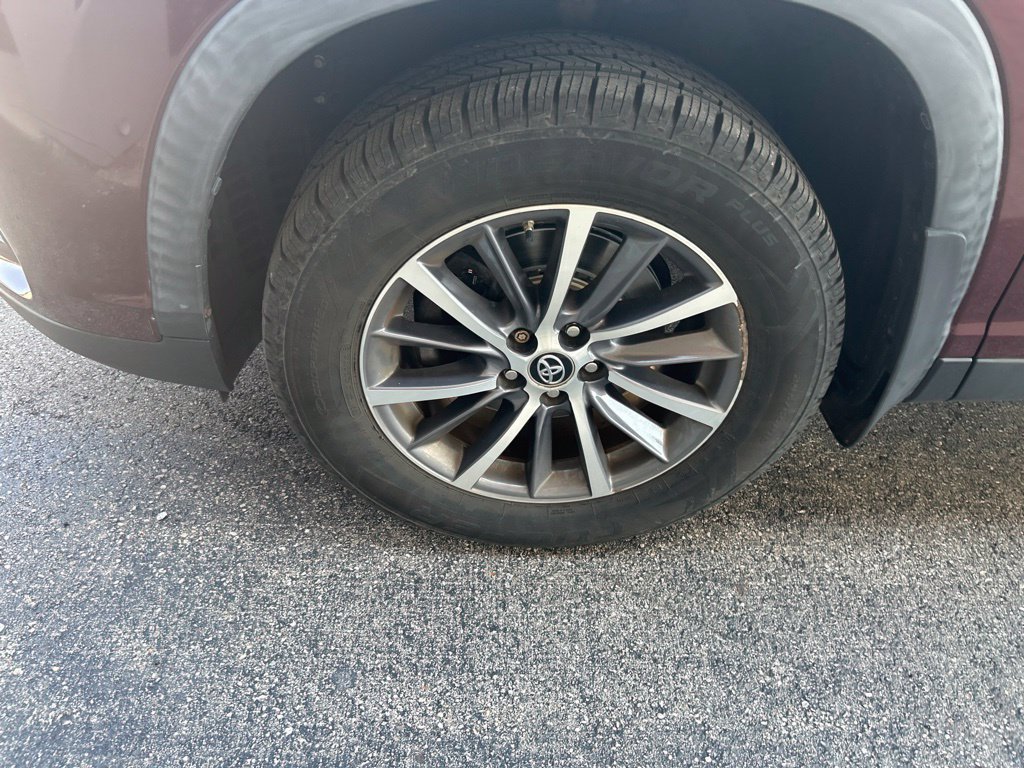 Used 2019 Toyota Highlander XLE AWD/4WD image 14