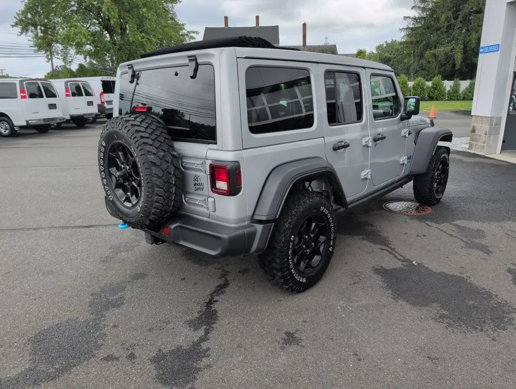Used 2023 Jeep Wrangler Unlimited w/ Sun & Screen Package AWD/4WD image 11