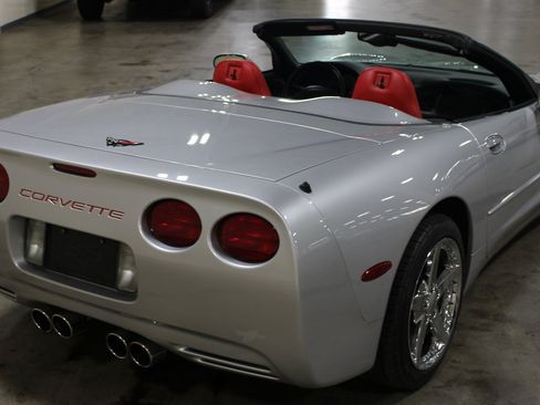 Used 2002 Chevrolet Corvette Convertible w/ Preferred Equipment Group2 RWD image 33