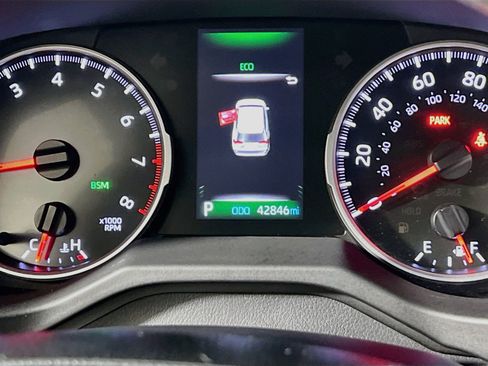 Used 2021 Toyota RAV4 XLE FWD image 22