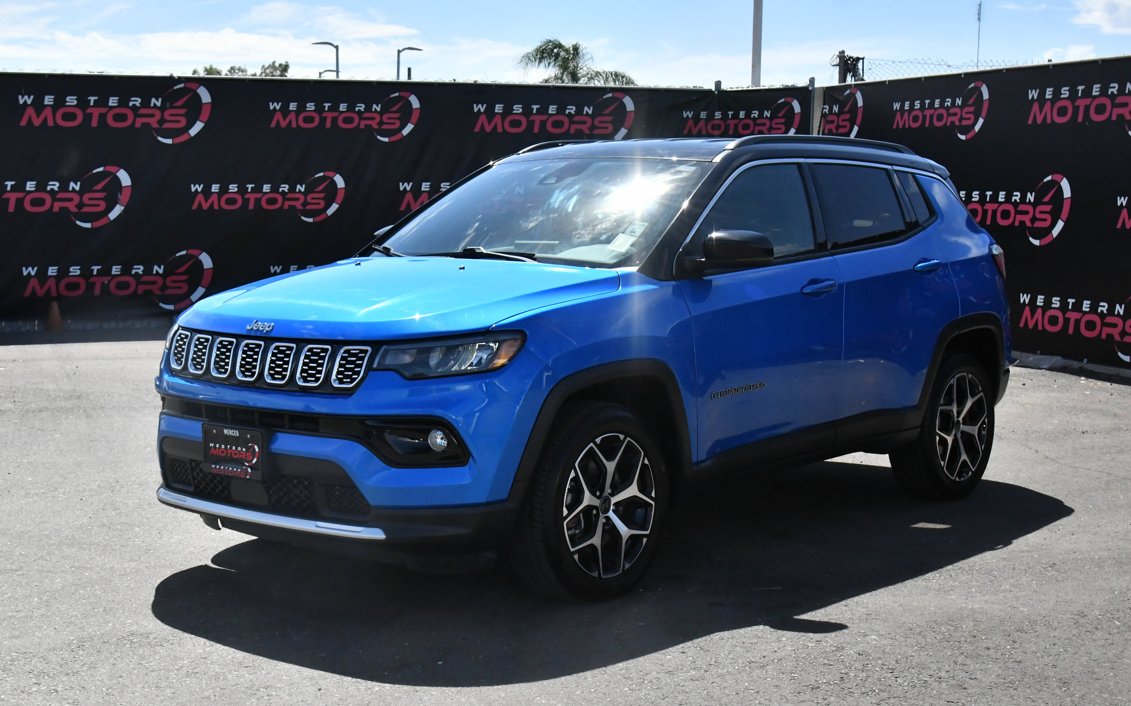 Used 2025 Jeep Compass Limited AWD/4WD image 3