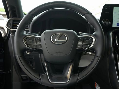 Used 2026 Lexus LX 600 4WD w/ Appearance Package image 12