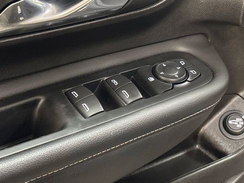 Used 2024 GMC Terrain SLE w/ Driver Convenience Package image 29