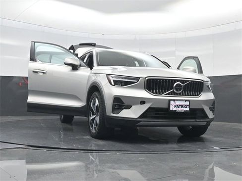 Used 2024 Volvo XC40 B5 Plus image 66