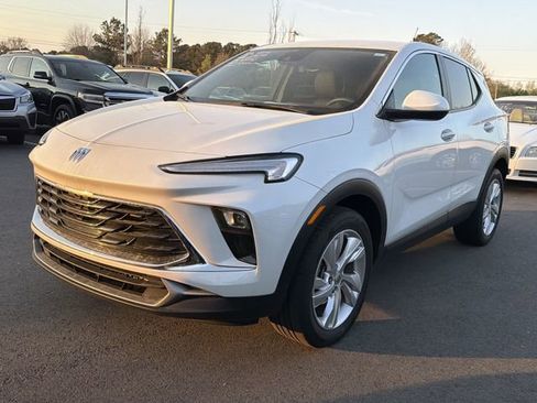 Used 2024 Buick Encore GX Preferred w/ Comfort Package image 3