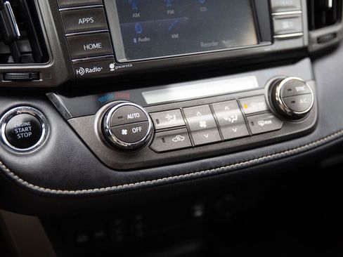 Used 2015 Toyota RAV4 Limited image 13