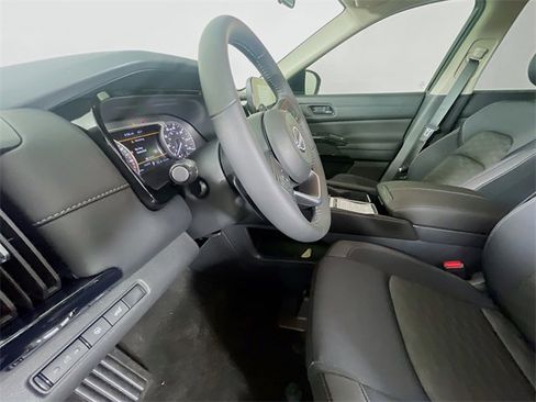 New 2025 Nissan Pathfinder SV image 13