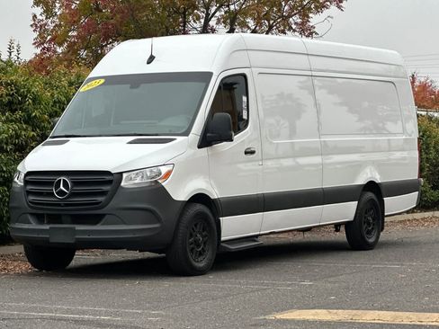 Used 2023 Mercedes-Benz Sprinter 2500 image 7